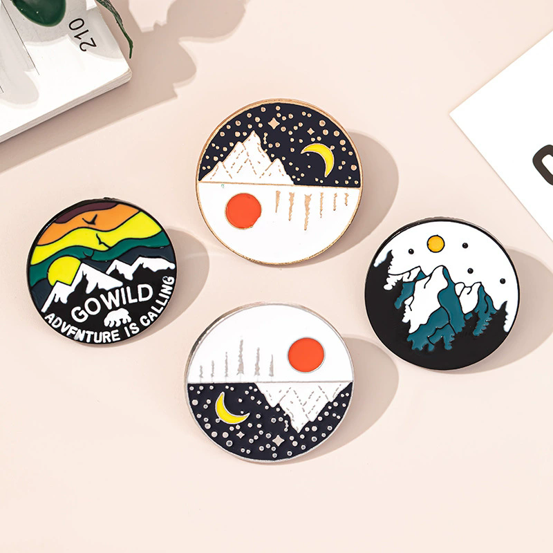 Outdoor Adventure Friends - Alfinetes esmaltados para aventura ao ar