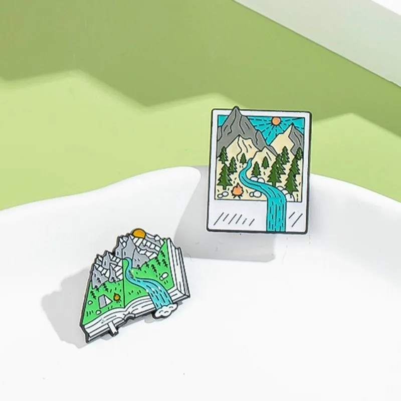 Alfinetes esmaltados com tema  - Outdoor Adventure Friends avaliação e preço