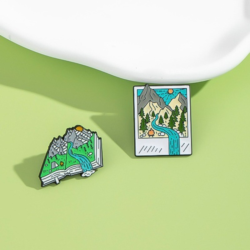 Alfinetes esmaltados com tema  - Outdoor Adventure Friends avaliação e preço